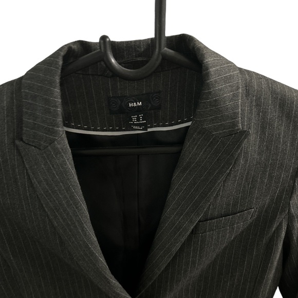 Women’s pin stripe blazer - Picture 2 of 3